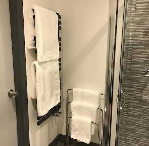 House On The Hill Bed & Breakfast *